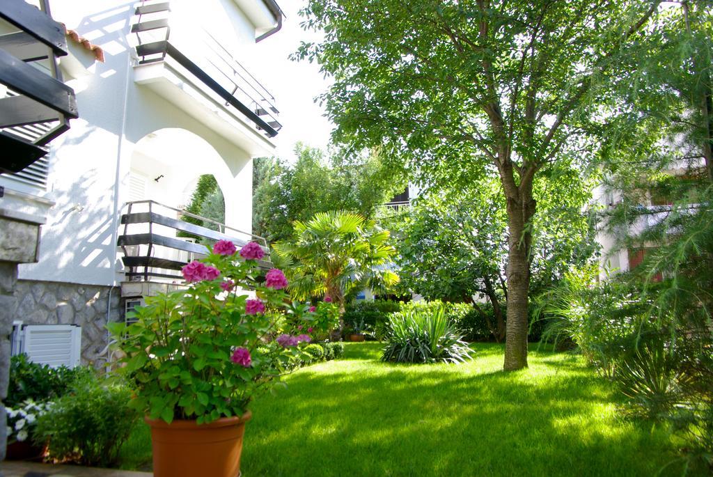 Apartments Bella Vita 1 Малинска Экстерьер фото